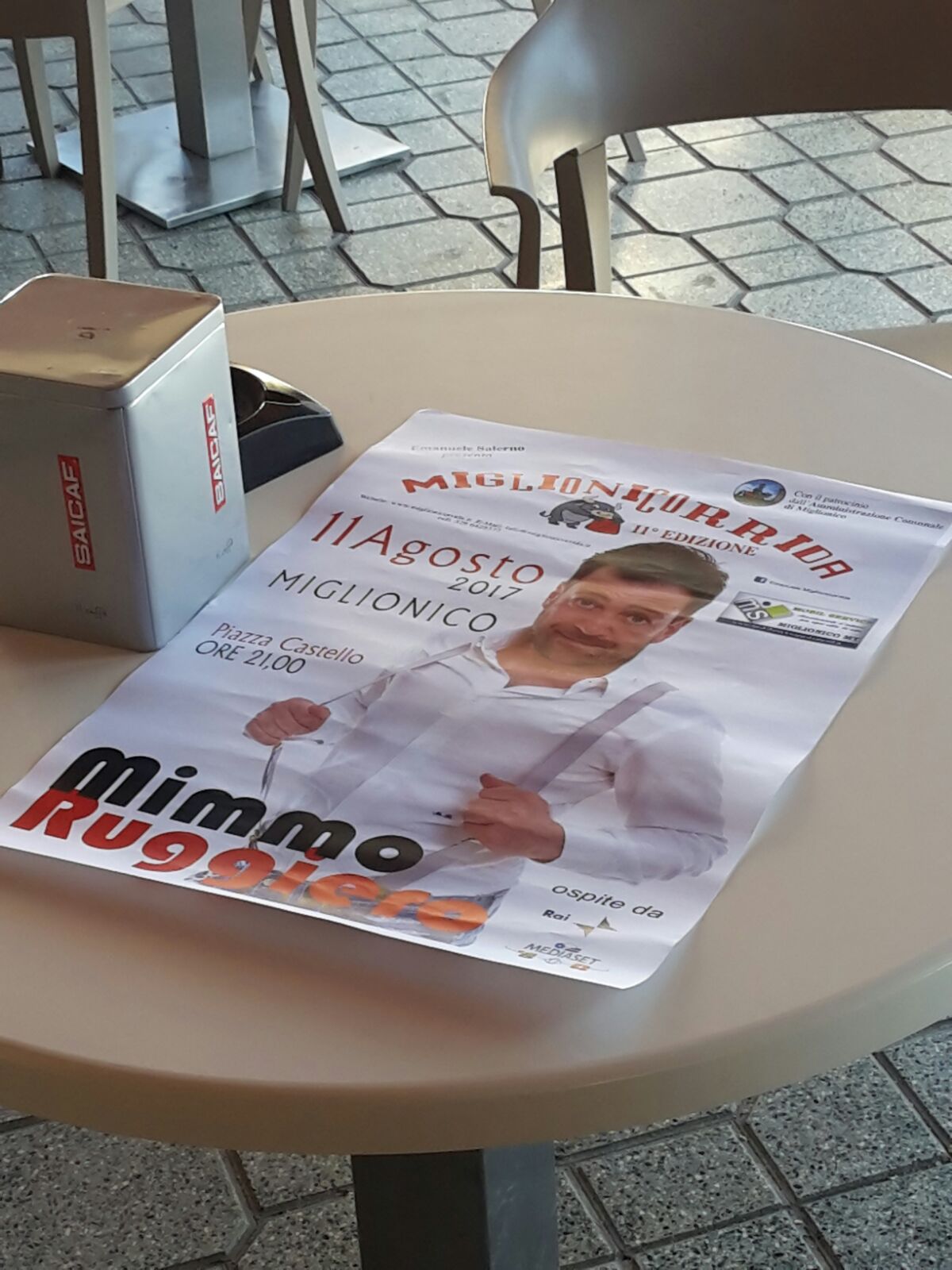 Piazza Castello gremita per la serata della UNDICESIMA Edizione della MIGLIONICORRIDA 2017 a Miglionico (MT)  12 Agosto 2017 ore 21 